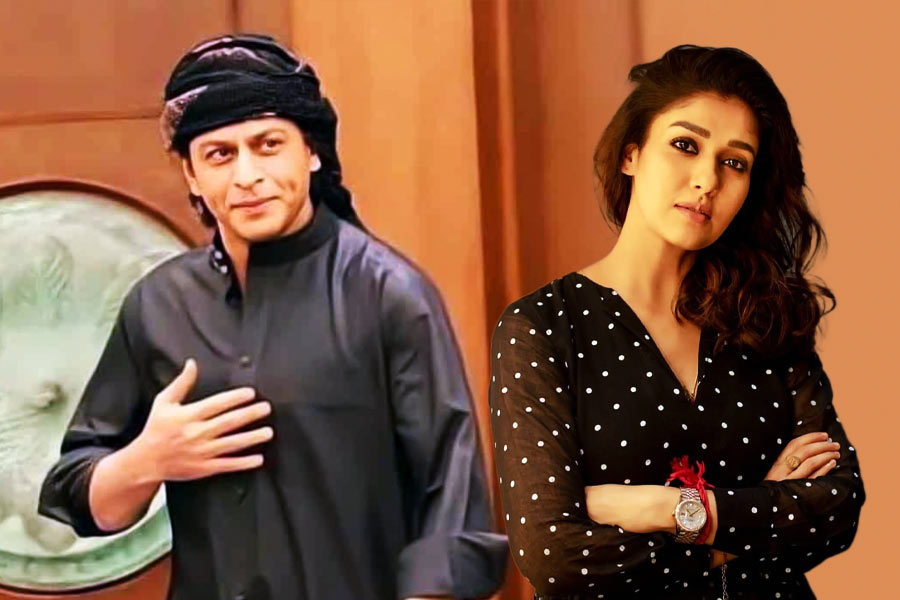 নয়নতারা যখন মঞ্চে, তখন দর্শকের আসনে শাহরুখ। অভিনেত্রী তাঁর অভিনয়ের ভক্ত তা শুনে খুশি হন তিনি। দর্শকের আসনে বসে নিজের বুকের উপর হাত রেখে নয়নতারাকে ধন্যবাদও জানান।