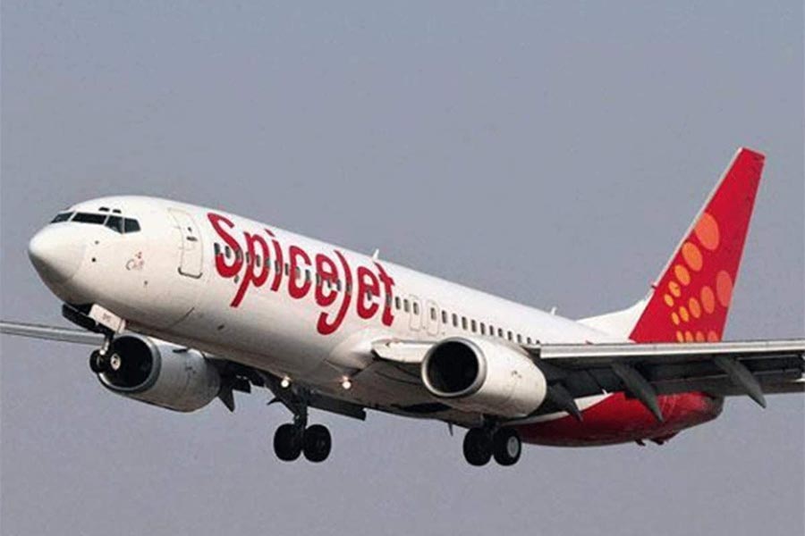 Woman exposes Spicejet passenger who took indecent photos of air hostess