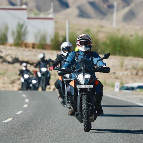 কংগ্রেস সূত্রে খবর, আগামী ২৫ অগস্ট পর্যন্ত লাদাখ সফর চলতে পারে রাহুলের। প্রায় সাত দিনের এই সফরে প্যাংগং হ্রদ ছাড়াও পার্শ্ববর্তী নানা অঞ্চল ঘুরে দেখতে পারেন কংগ্রেস নেতা।