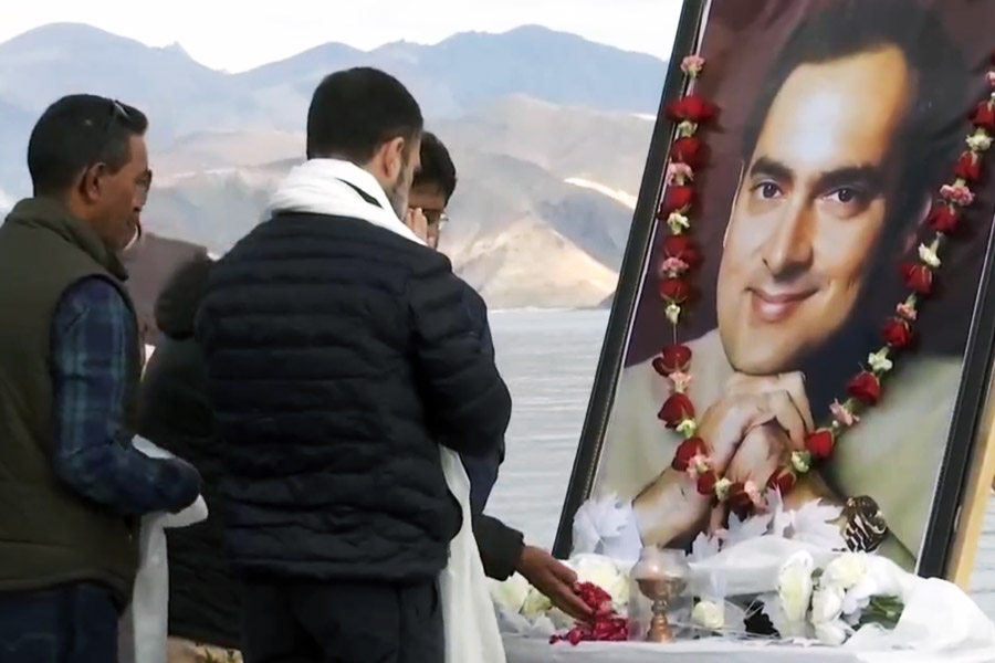 Rahul Gandhi’s tribute to Rajiv Gandhi on his birth anniversary in Ladakh