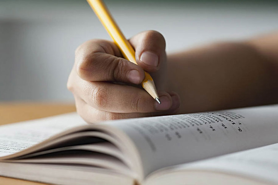 কলকাতা বিশ্ববিদ্যালয় থেকে স্নাতক শেষ করে যাদবপুর বিশ্ববিদ্যালয় থেকে ১৯৯৫ সালে স্নাতকোত্তর পাশ করেন বুদ্ধদেব। এর পর ২০০০ সালে তিনি এমটেক পাশ করেন ‘ইন্ডিয়ান স্ট্যাটিস্টিক্যাল ইনস্টিটিউট’ থেকে। ওই শিক্ষা প্রতিষ্ঠান থেকেই পিএইচডি করেছেন বুদ্ধদেব। তা শেষ হয় ২০১২ সালে।