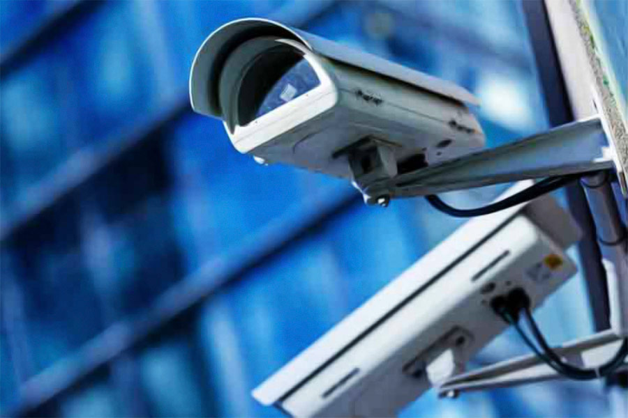 ছাত্রমৃত্যুর ঘটনার আবহে বিশ্ববিদ্যালয়ে চত্বরে কেন সিসি ক্যামেরা নেই, তা নিয়ে প্রশ্ন উঠেছে। তার প্রেক্ষিতে বুদ্ধদেব বলেছেন, ‘‘আলাদা করে সিসিটিভি নিয়ে ভেবে লাভ নেই। সিকিউরিটি (নিরাপত্তা)-র বিষয়টি ভাল করে দেখতে হবে। সিসিটিভি তো প্রযুক্তি মাত্র। পরিবর্তে আরও অনেক ব্যবস্থা আছে। দেখতে হবে কোনটা করলে আমাদের সুস্থ মানের চিন্তাভাবনা ব্যাহত হবে না এবং সিকিউরিটিও বজায় থাকবে।’’ 