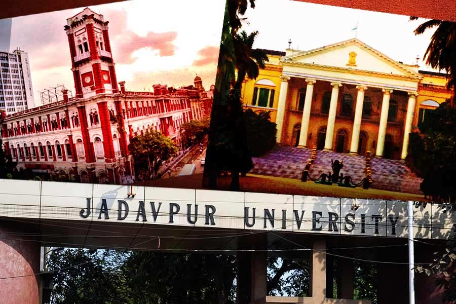 বিশ্ববিদ্যালয় সূত্রে খবর, রাজ্যপালের কাছে অমিতাভের নামে ‘নালিশ’ করেছিলেন বুদ্ধদেব-সহ কয়েক জন শিক্ষক। অমিতাভের ইস্তফার পর বুদ্ধদেব বলেছিলেন, ‘‘কাউকে না জানিয়েই অনেক গুরুত্বপূর্ণ সিদ্ধান্ত নিচ্ছিলেন অমিতাভবাবু। আচার্যকে আমরা সে কথাই জানিয়েছিলাম।’’ সেই বুদ্ধদেবকেই এ বার যাদবপুর বিশ্ববিদ্যালয়ের উপাচার্য পদে বসানো হল।