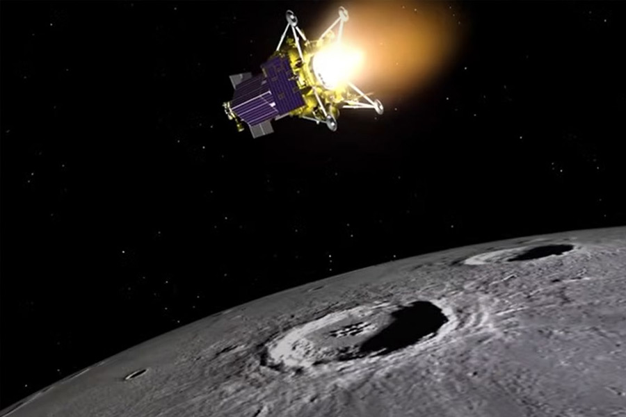 লুনা-২৫ যে ভেঙে পড়তে পারে, তা আগেই আন্দাজ করা গিয়েছিল। শনিবার এই মহাকাশযানে ‘যান্ত্রিক গোলযোগ’-এর কথা জানিয়েছিল রুশ সংস্থা। কিন্তু গোলযোগটা কী ধরনের, তা খোলসা করা হয়নি।