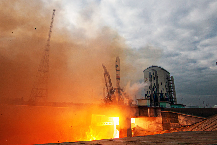 এই জরুরি পরিস্থিতির কারণে নির্দিষ্ট পরিমাপ এবং পরিকল্পনা অনুযায়ী তাকে শেষের কক্ষপথটিতে পৌঁছে দেওয়া যায়নি। রসকসমস কেবল এইটুকুই জানিয়েছিল। ফলে মূল সমস্যাটি স্পষ্ট হয়নি।