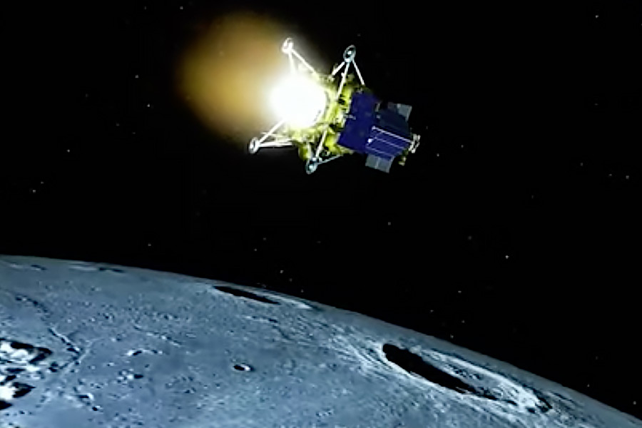 মনে করা হচ্ছে, অধিক গতির কারণেই সরাসরি চাঁদে গিয়ে ধাক্কা খেয়েছে রুশ মহাকাশযান। লুনা-২৫কে একটা সময়ের পর আর নিয়ন্ত্রণ করতে পারেননি রসকসমসের বিজ্ঞানীরা।