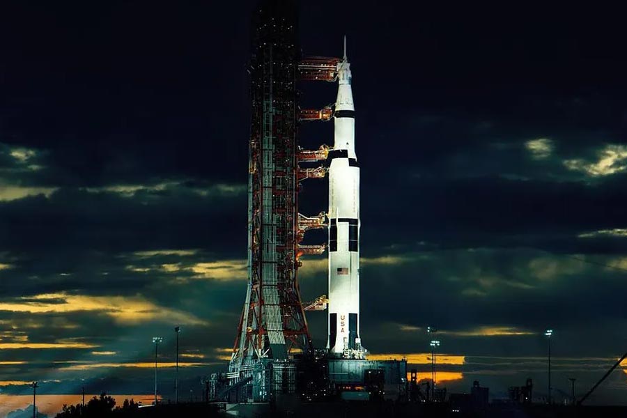 ভারতের সঙ্গে রাশিয়ার চন্দ্র অভিযানের ফারাক অনেক। উন্নত প্রযুক্তি ব্যবহার করে অধিক খরচে লুনা-২৫কে চাঁদে পাঠাচ্ছিল রাশিয়া। ইসরো তুলনামূলক সস্তায় অভিযান পরিকল্পনা করেছে। 