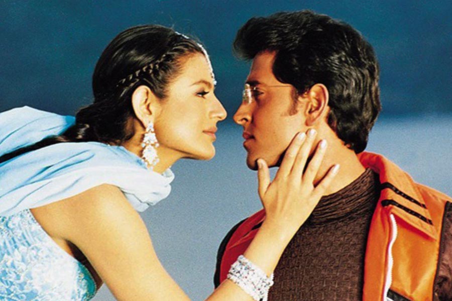 ‘কহো না... প্যার হ্যায়’ ছবিতে অমিশা ও হৃতিক।