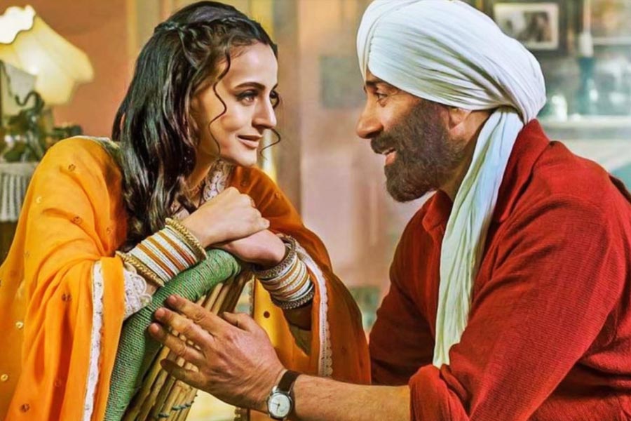 মুক্তি পাওয়ার সপ্তাহখানেকের মধ্যেই বক্স অফিসে বিপুল ব্যবসা করেছে সানি দেওল এবং অমিশা পটেল অভিনীত ‘গদর ২’। মুক্তির ন’দিনের মাথায় বক্স অফিস থেকে ৩৩৬ কোটি টাকা উপার্জন করে ফেলেছে অনিল শর্মা পরিচালিত এই ছবি।