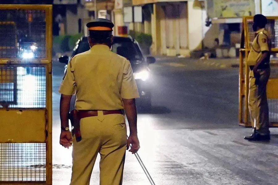 How Mumbai Model lured near about 50 men and extorted lakhs of rupees