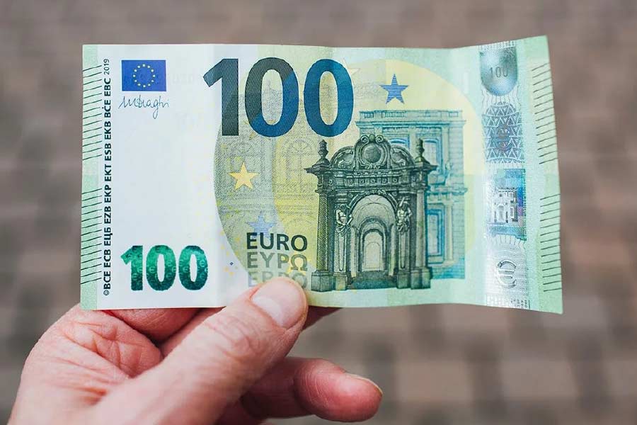 Some people of Ireland withdraws extra money from ATMs due to Bank Glitch