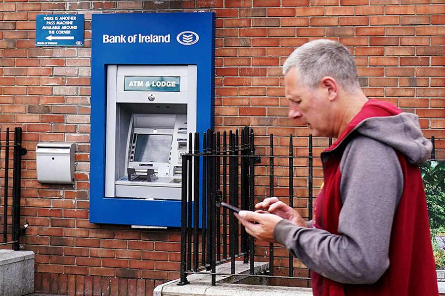Some people of Ireland withdraws extra money from ATMs due to Bank Glitch