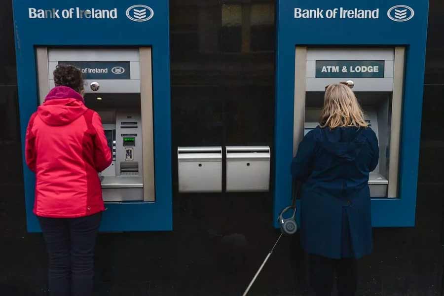 Some people of Ireland withdraws extra money from ATMs due to Bank Glitch