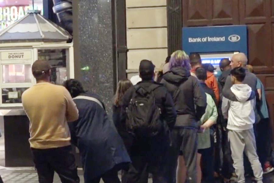 Some people of Ireland withdraws extra money from ATMs due to Bank Glitch