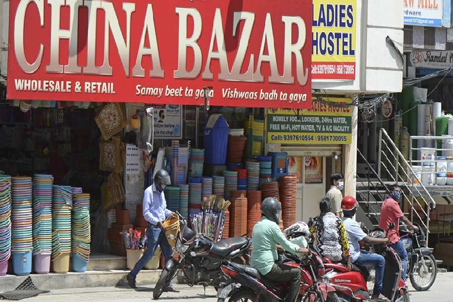 অন্য দিকে, চিনে রফতানি কমে গেলে চিনা দ্রব্যের আমদানি ভারতে বৃদ্ধি পাবে। সে ক্ষেত্রে, চিনের পণ্যে ছেয়ে যাবে ভারতের বাজার। দেশীয় পণ্য মার খাবে। দেশের ব্যবসায়ীদের জন্য যা খুব একটা স্বস্তির কথা নয়।