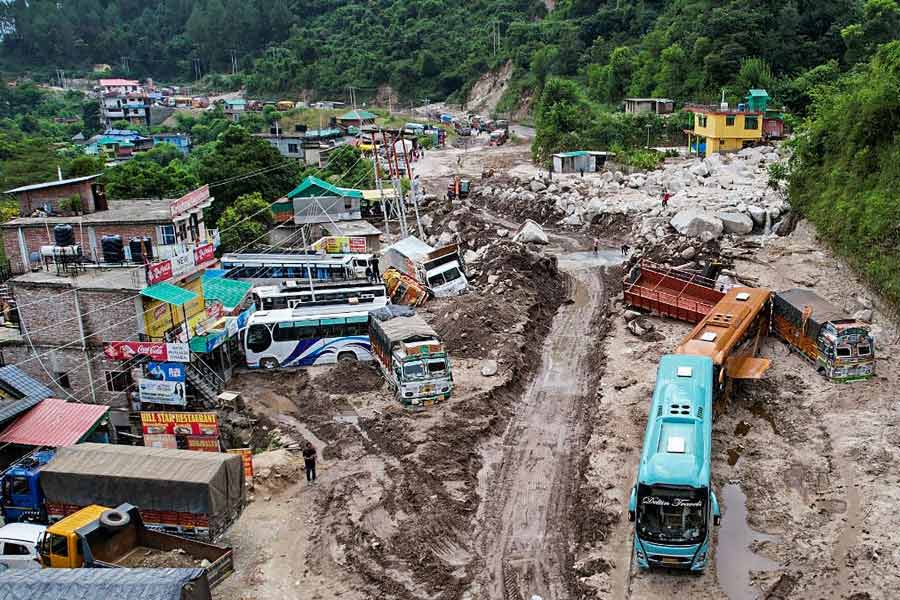 Heavy rain continues to batter Himachal, several stranded on Kullu
