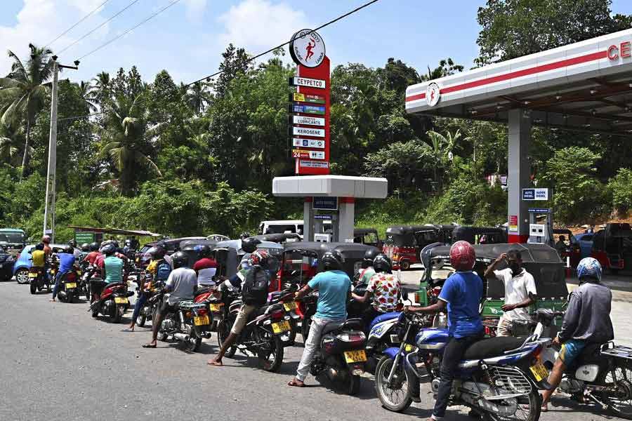 China enters Oil Market in Sri Lanka causing setback for Indian Oil