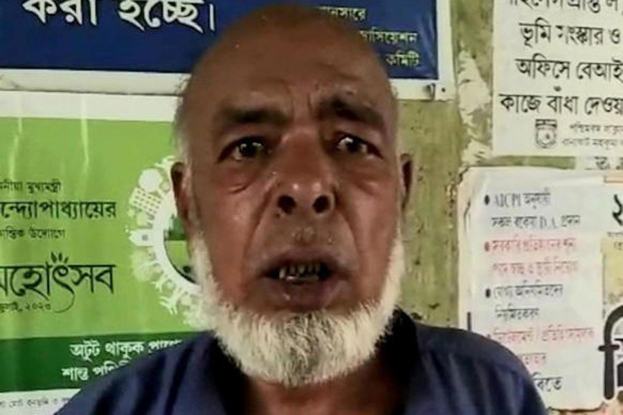 A Bangladeshi old man visits India to bring his grandson home