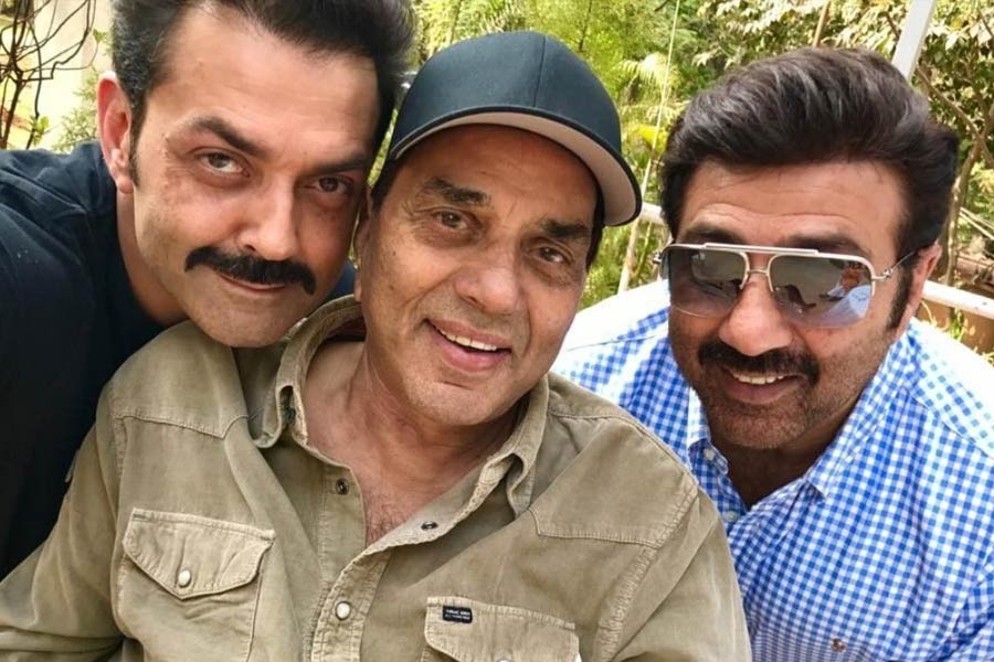 Dharmendra, Sunny Deol, Bobby Deol