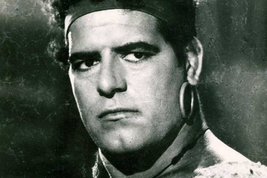 ‘চাঁদ পর চড়াই’ ছবিতে আনন্দের চরিত্রে অভিনয় করেছিলেন বলি অভিনেতা দারা সিংহ। ভগুর চরিত্রে অভিনয় করতে দেখা গিয়েছিল ভগবান দাদাকে।