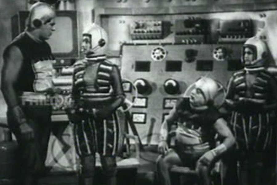 আধুনিক যুগে যে ধরনের প্রিন্টার, স্ক্যানার, ডিজিটাল ক্যামেরা এবং কৃত্রিম বুদ্ধিমত্তার ব্যবহার হয়, ‘চাঁদ পর চড়াই’ ছবিতেও সেগুলি দেখানো হয়েছে।