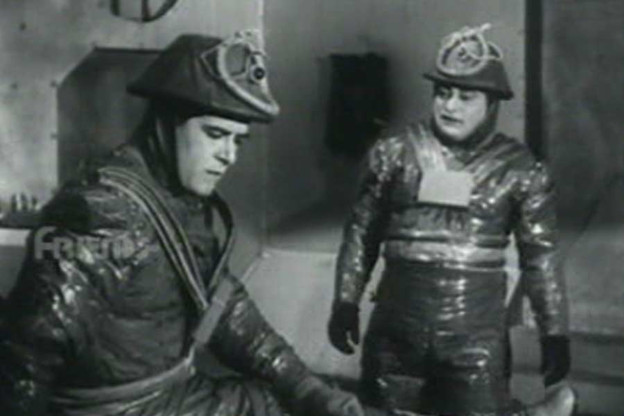 তবে ‘চাঁদ পর চড়াই’ ছবির চিত্রনাট্যকার হিসাবে যিনি সকলকে চমকে দিয়েছিলেন, ছবিমুক্তির পর তাঁর নামের উল্লেখই কোথাও করা হয়নি।