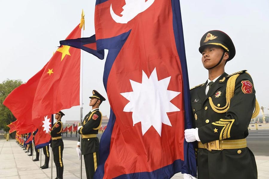 চিনে গিয়ে ন্যাশনাল ডিফেন্স কলেজ (এনডিসি)-এ প্রশিক্ষণ নিতে পারবে নেপালের সেনা। দুই দেশের দ্বিপাক্ষিক সামরিক কার্যকলাপকে বলে ‘সাগরমাথা মৈত্রী’। সেই উদ্যোগের অধীনে এই প্রশিক্ষণ।