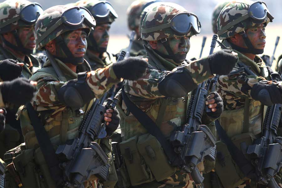 সেনার একটি সূত্র জানিয়েছে, অনুপ্রবেশ রোখা, বিপর্যয় মোকাবিলা এবং উচ্চ পার্বত্য অঞ্চলে সামরিক অভিযানের উদ্দেশ্যেই একে অপরের হাত ধরতে চাইছে দুই দেশ। তাতেই কি কিছুটা হলেও চাপ বাড়ছে ভারতের? উঠছে প্রশ্ন।