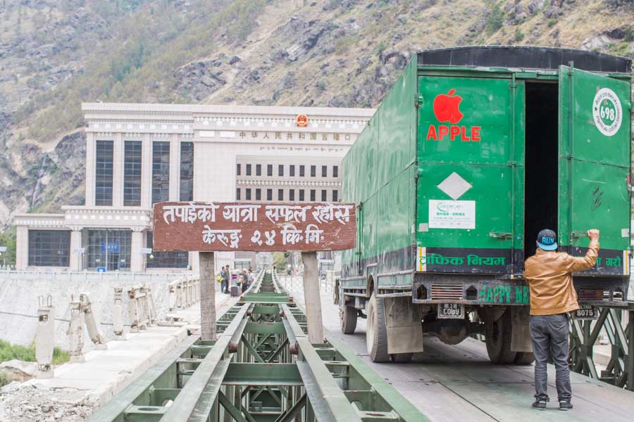 চিনের তরফে দাবি করা হয়েছে, নেপাল তাদের আশ্বাস দিয়েছে, চিন-বিরোধী কার্যকলাপের জন্য নিজেদের জমি ব্যবহার করতে দেবে না। এ জন্য নেপালের প্রশংসাও করেছে চিন।