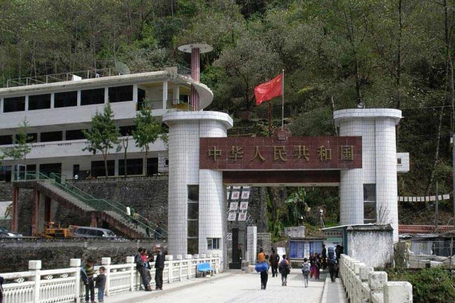 চিনের আরও দাবি, নেপালের শাসক এবং বিরোধী দল বরাবরই চিনের সঙ্গে বন্ধুত্বের পক্ষপাতী। বিদেশমন্ত্রী ওয়াং জানিয়েছেন, এই দুই দেশের বন্ধুত্ব ‘পাহাড় এবং নদীর মতো’।