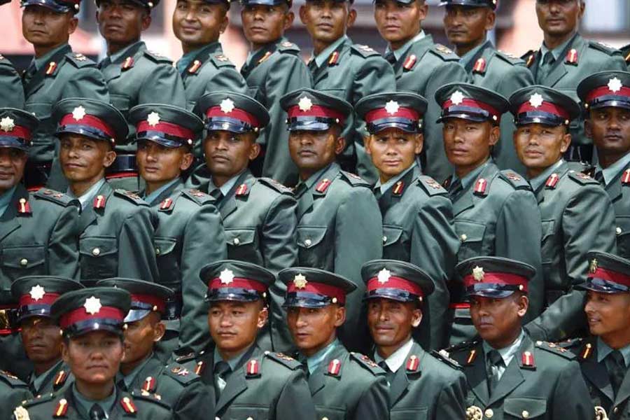 গত ১৮ বছর ধরে দুই দেশের সেনাবাহিনীর মধ্যে এই কার্যকলাপ চলছে। এতে প্রতি বছর উভয় পক্ষ থেকে ৩০০ জন করে জওয়ান অংশগ্রহণ করেন। এ বার চিনের সঙ্গে সেই দ্বিপাক্ষিক সামরিক কার্যকলাপ শুরু। এর প্রভাব কি পড়বে ‘সূর্য কিরণ’-এ? উঠছে প্রশ্ন।