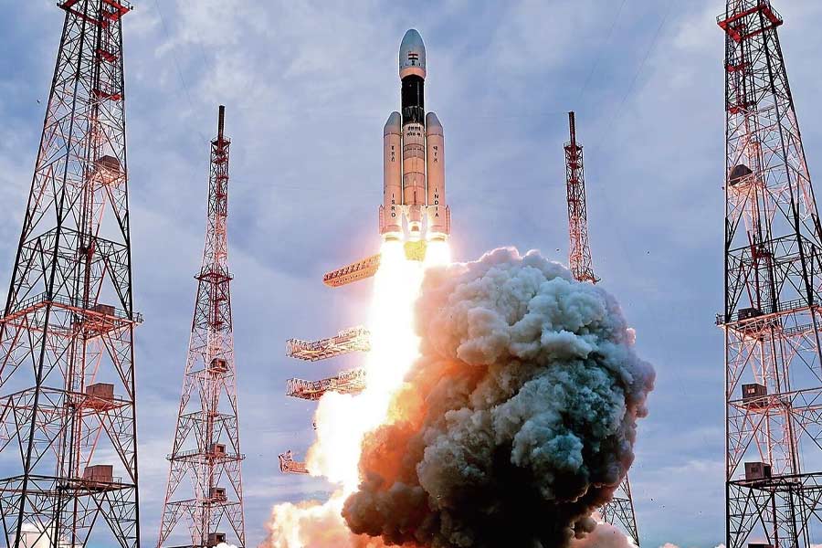 চন্দ্রযানকে যে রকেটটির মাধ্যমে পাঠানো হয়েছিল, সেটি একাধিক মিশ্র ধাতুর সমন্বয়ে তৈরি করা হয়েছিল। এই ব্যাপারে সাহায্য করেছে মিশ্র ধাতু নিগম লিমিটেড।