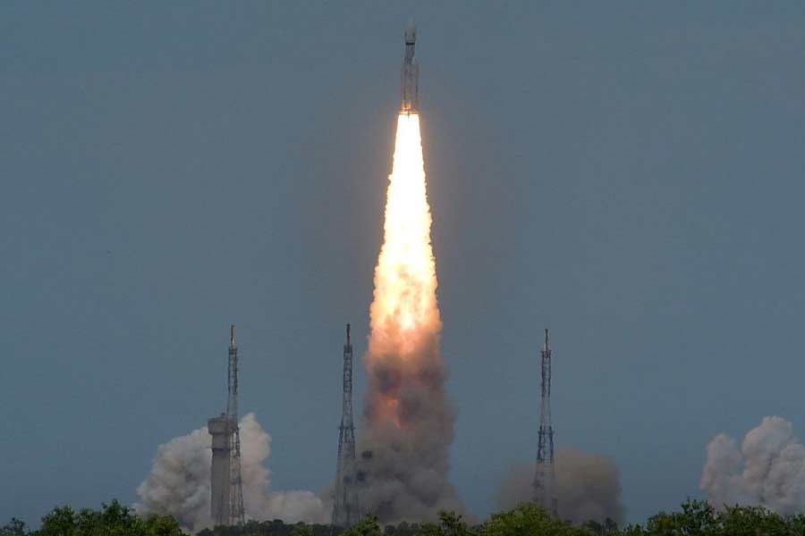 ‘হিন্দুস্তান টাইমস’-এর প্রতিবেদন অনুসারে ওয়ালচাঁদনগর ইন্ডাস্ট্রিও একটি গুরুত্বপূর্ণ ক্ষেত্রে চন্দ্রযানকে সহায়তা জুগিয়েছে। অত্যধিক চাপেও যাতে জ্বালানিভর্তি ট্যাঙ্কে কোনও সমস্যা দেখা না দেয়, তার জন্যই বিশেষ প্রযুক্তিগত সাহায্য জুগিয়েছে এই সংস্থা।