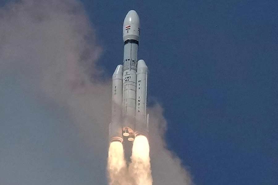 ইসরোর তৃতীয় চন্দ্র অভিযানে মোট খরচ হয়েছে ৬১৫ কোটি টাকা। এর মধ্যে শুধু সফল ভাবে উৎক্ষেপণ করতেই খরচ হয়েছে ৩৬৫ কোটি টাকা। ল্যান্ডার বিক্রম এবং রোভার প্রজ্ঞানের জন্য খরচ হয়েছে ২৫০ কোটি টাকা।