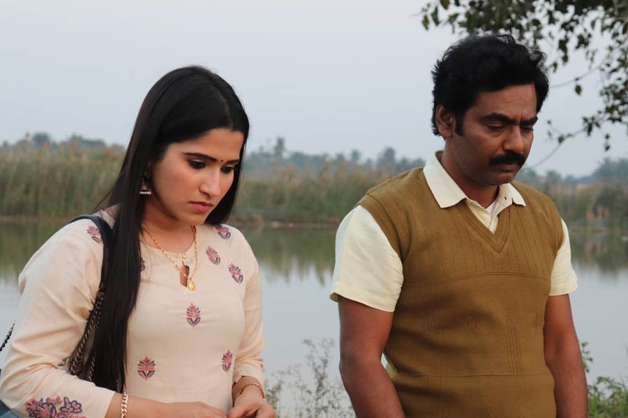 ‘কৈফিয়ত’ ছবির একটি দৃশ্যে পূজারিণী ঘোষ এবং প্রসূন গায়েন। 