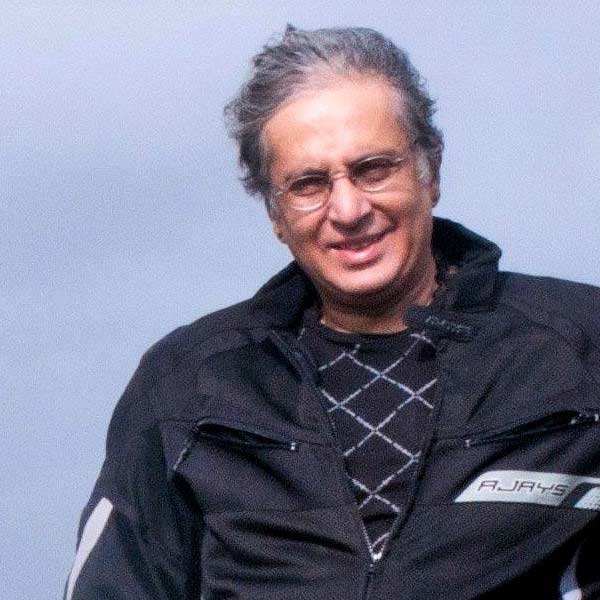 এর আগে ১৯৭৮ সালে মুক্তিপ্রাপ্ত ‘সত্যম শিবম সুন্দরম’ ছবিতে শশী কপূরের ‘বডি ডবল’ হিসাবে অভিনয় করেছিলেন আদিত্যরাজ। ‘দিল তেরা আশিক’ ছবিতেও স্বল্প দৈর্ঘ্যের চরিত্রে অভিনয় করেন তিনি। কিন্তু আদিত্যরাজ অভিনীত প্রথম ছবি হিসাবে ধরা হয় ‘চেস’কেই।