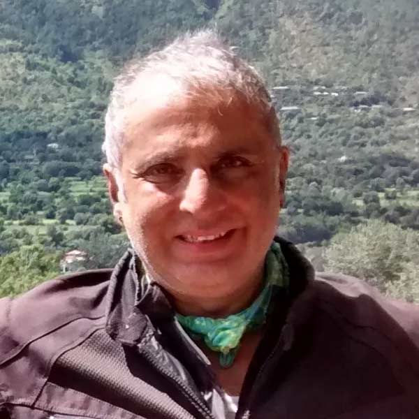 ‘মু্ম্বই ১১৮’, ‘দিওয়ানগি নে হদ কর দি’, ‘ইসি লাইফ মে’, ‘ইয়ামলা পাগলা দিওয়ানা ২’, ‘সে ইয়েস টু লভ’ নামের হিন্দি ছবিতেও অভিনয় করেন আদিত্যরাজ। কিন্তু অভিনেতা হিসাবে দর্শকের মনে তেমন জায়গা করতে পারেননি তিনি।