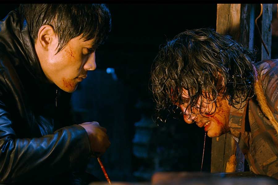 ‘আই স দ্য ডেভিল’ ছবিটি পরে আমেরিকা এবং কানাডার গুটিকতক প্রেক্ষাগৃহেও দেখানো হয়। থ্রিলার ঘরানার এই ছবিটি যে রোমহর্ষক, সে বিষয়ে সন্দেহ নেই দর্শকের।