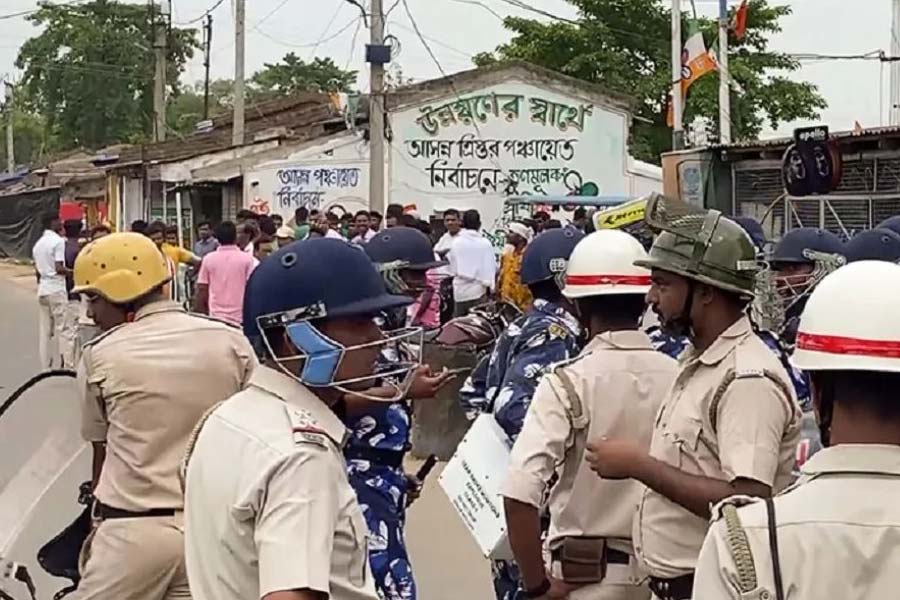 Local citizens protested against an eviction process in Mandarmani, East Medinipur