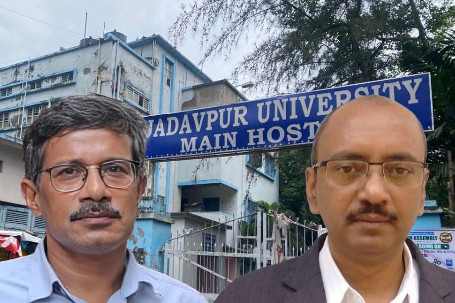 Sources of Kolkata Police said they summoned dean of Students, Jadavpur University on Army dress case