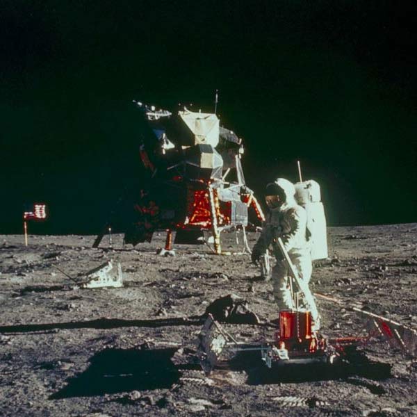 পরবর্তী কালে আরও অ্যাপোলো অভিযান হয়েছে। ধীরে ধীরে বদলেছে মহাকাশচারীদের বর্জ্য সংগ্রহের প্রক্রিয়া। যদিও অ্যাপোলোর মহাকাশচারীরা তাদের এই সমস্যার কথা বার বার জানিয়ে এসেছেন নাসাকে। 