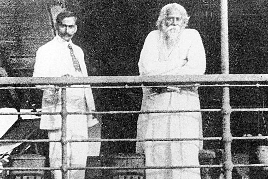 Rabindranath Tagore and Kalidas Nag on their way to China