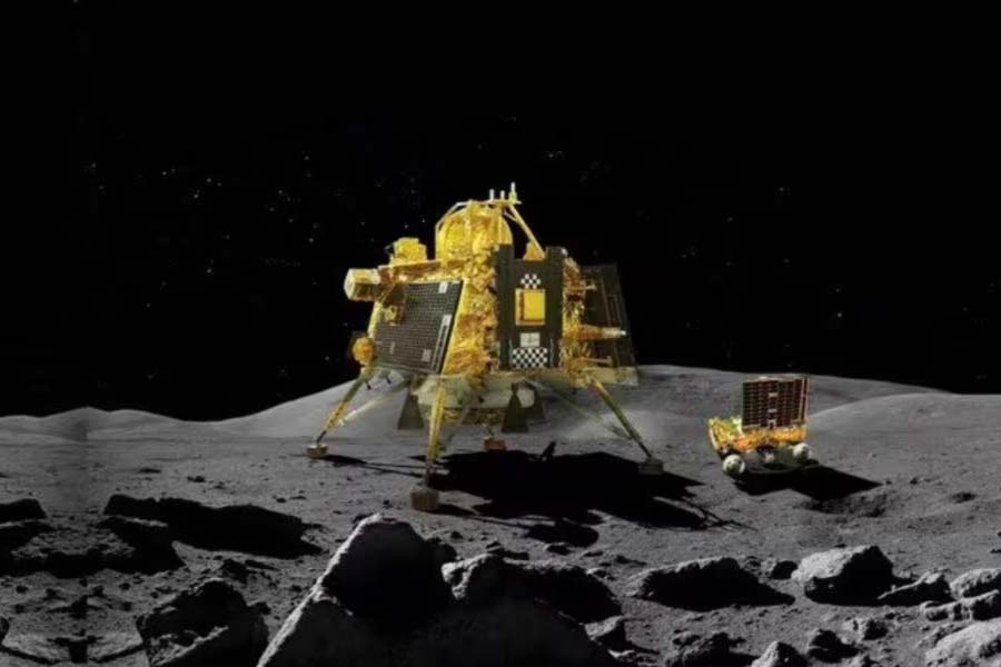 বৃহস্পতিবার সন্ধ্যাবেলা ইসরোর এক্স হ্যান্ডলে আরও একটি পোস্ট দেয়। সেখানেই জানায়, সব কাজ সময়মতো চলছে। সব যন্ত্র স্বাভাবিক। 