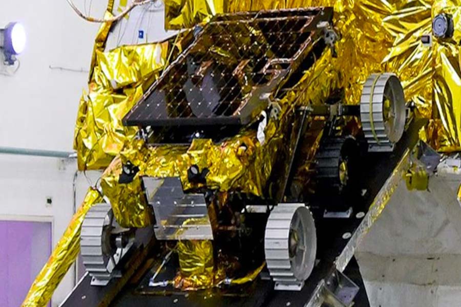 প্রজ্ঞানের সামনে রয়েছে বেশ কয়েকটি নেভিগেশন ক্যামেরা। সেই ক্যামেরার মাধ্যমেই সামনের পথ দেখতে পায় সে। 