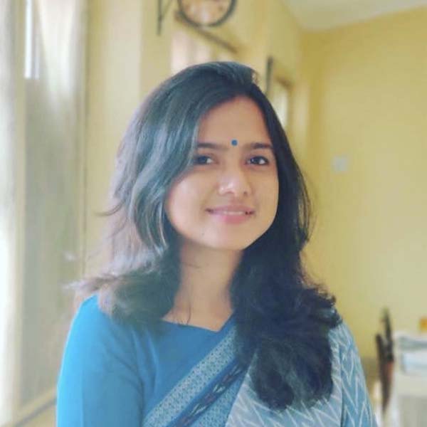 তারকা আইএএস কর্তা হিসেবে জনপ্রিয় টিনা। ইউপিএসসি পরীক্ষায় দেশে প্রথম স্থান অধিকার করেছিলেন তিনি। ঘটনাচক্রে, কৃতী আইএএস অফিসার অনন্যার তাঁর সঙ্গে আরও একটি মিল আছে। অনন্যাও টিনার মত প্রথম বিয়ে করেছিলেন এক আইএএস কর্তাকে। টিনার মতো সেই বিয়ে ভেঙে যায় তাঁরও।