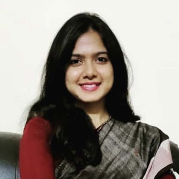 দু’জনেই এর আগে বিয়ে করেছিলেন দুই জেলাশাসককে। অনন্যার সঙ্গে বিয়ে হয় ওড়িশার কোরাপুটের জেলাশাসক আবদাল আখতারের। রানার সঙ্গে বিয়ে হয়েছিল ওড়িশারই রায়গড়ের জেলাশাসক স্বাধা দেব সিংহের সঙ্গে। কিন্তু দু’জনেরই প্রথম বিয়ে বেশি দিন স্থায়ী হয়নি।