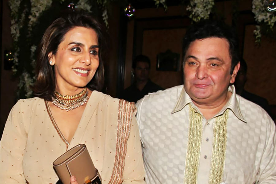 ঋষি এবং নীতুর বয়সের পার্থক্যের জন্য কটাক্ষের শিকার হন দুই তারকা। এমনকি নীতুর মা-ও তাঁদের বিয়েতে আপত্তি জানান। কিন্তু সব বাধা অতিক্রম করে ১৯৮০ সালে ঋষির সঙ্গে গাঁটছড়া বাঁধেন নীতু।