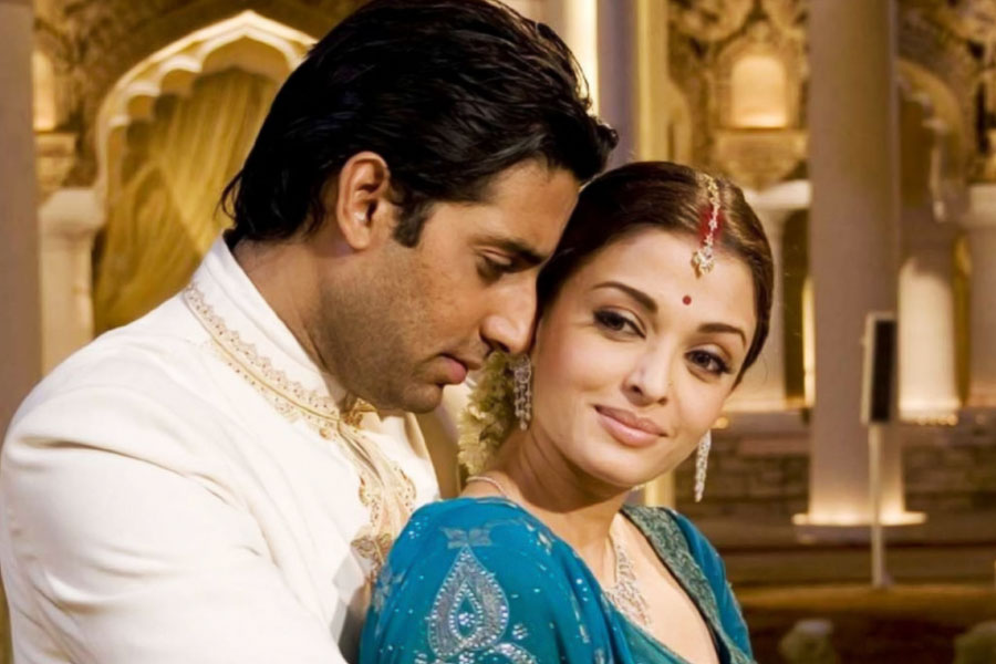 ২০০৬ সালে ‘গুরু’, ‘উমরাও জান’ এবং ‘ধুম ২’— এই তিনটি ছবিতে একসঙ্গে অভিনয়ের সুযোগ পান ঐশ্বর্যা এবং অভিষেক। বেশির ভাগ সময় একসঙ্গে কাটানোর ফলে তাঁদের বন্ধুত্ব দৃঢ় হয়। একে অপরকে ভালবেসে ফেলেন তাঁরা। ২০০৭ সালে সহ-অভিনেতা অভিষেকের সঙ্গে গাঁটছড়া বাঁধেন ঐশ্বর্যা।