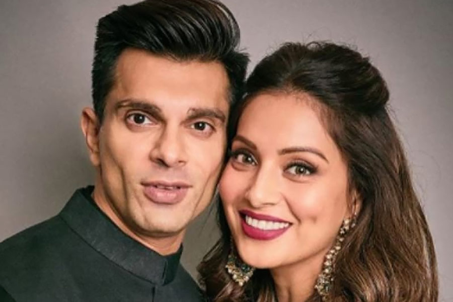 বলিউডের ‘মাঙ্কি কাপল’ হিসাবে পরিচিত বিপাশা বসু এবং কর্ণ সিংহ গ্রোভার। ২০১৫ সালে মুক্তিপ্রাপ্ত ‘অ্যালোন’ ছবির সেটে কর্ণের সঙ্গে প্রথম আলাপ হয় বিপাশার। প্রথম আলাপেই কর্ণকে ভাল লেগে যায় বিপাশার।