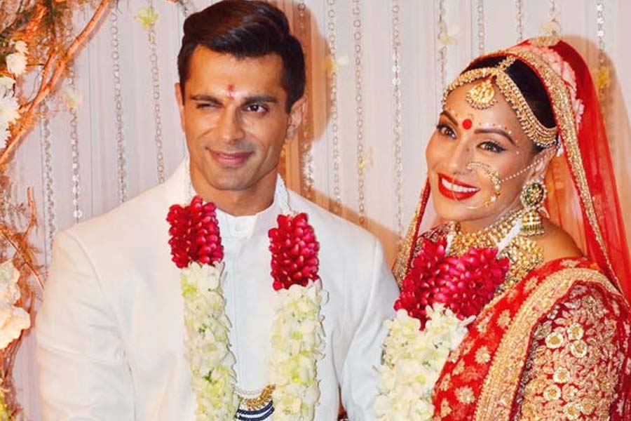 সম্পর্কেও জড়িয়ে পড়েন বিপাশা এবং কর্ণ। ২০১৬ সালে নিজের সহ-অভিনেতা কর্ণকে বিয়ে করেন অভিনেত্রী। এমনকি তাঁদের বিয়েও বলিপাড়ায় ‘মাঙ্কি ওয়েডিং’ নামে জনপ্রিয় হয়ে উঠেছিল। বিয়ের ছ’বছর পর কন্যাসন্তানের জন্ম দেন বিপাশা।